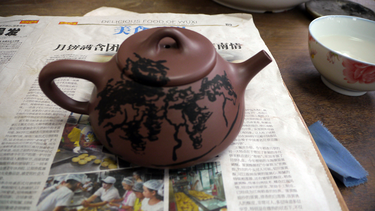 Yi Xing teapot carved by the Master